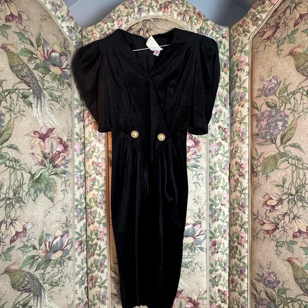 Vintage 80s Black Velvet Preppy Dress Shoulder Pads Pearl Buttons Size 3 Retro